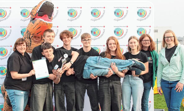 Freuen sich über ihren dritten Platz: Die Schulsanitäter des Löhrtor-Gymnasiums beim Wettbewerb des Jugendrotkreuzes Westfalen-Lippe.